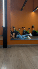 Gym session in Ufa, floor work and mirror selfie