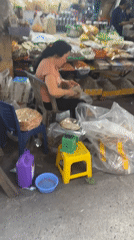 Morning street scenes captured in Bac Nha Trang Ward market
