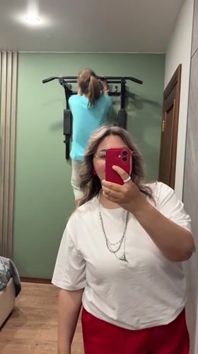 Woman Takes Mirror Selfie, Exercises at Home in Birobidzhan