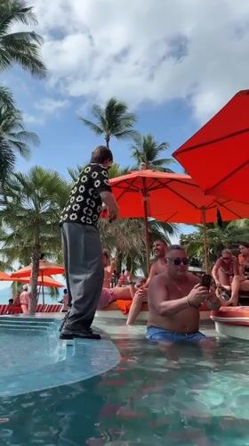 Live violin sets the vibe at a Ko Samui pool party