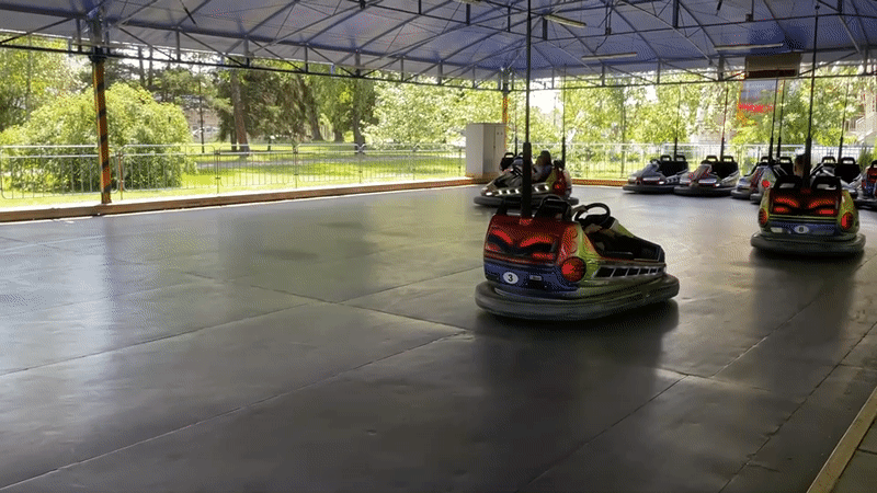 Bumper cars, carnival rides, and park attractions in Brest
