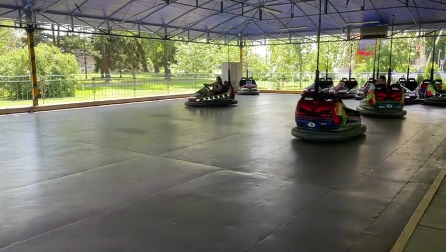 Bumper cars, carnival rides, and park attractions in Brest