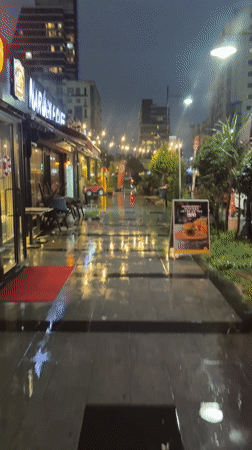 Family moments and rainy streets captured across Istanbul