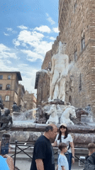 Morning tourist activity documented across central Florence landmarks