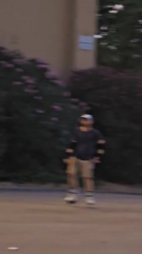 Roller skaters, live keys, and Barcelona at dusk