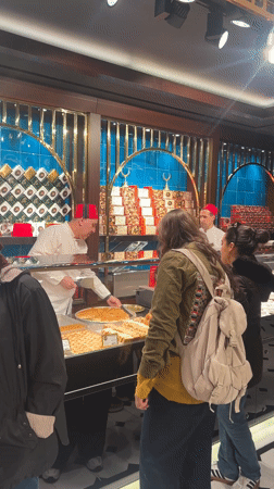 Tourist captures everyday scenes across Istanbul's historic district