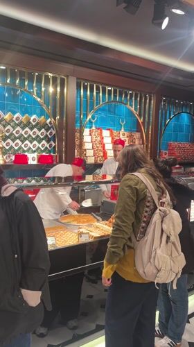 Tourist captures everyday scenes across Istanbul's historic district