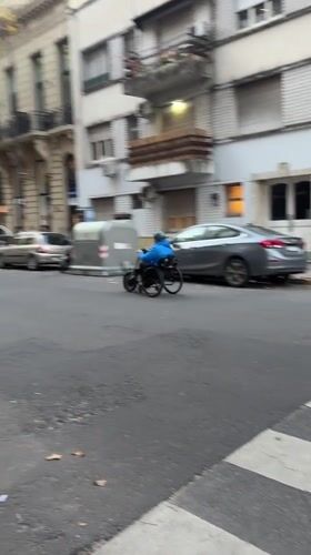 Routine street activity captured in Buenos Aires evening