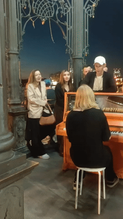 Street music and evening scenes in Yekaterinburg