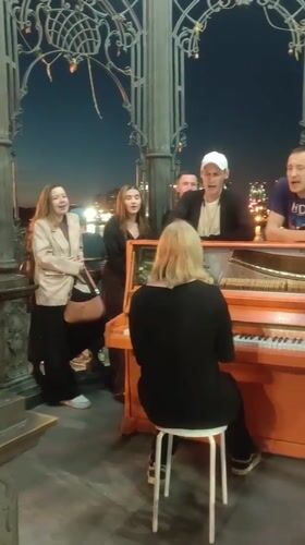 Street music and evening scenes in Yekaterinburg