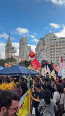 Political demonstration with inflatable figures draws crowds in São Paulo