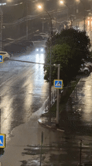 Heavy rain creates wet roads, reduced visibility in Saratov