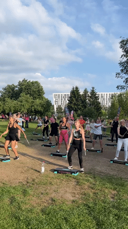Synchronized outdoor fitness class in a Minsk park