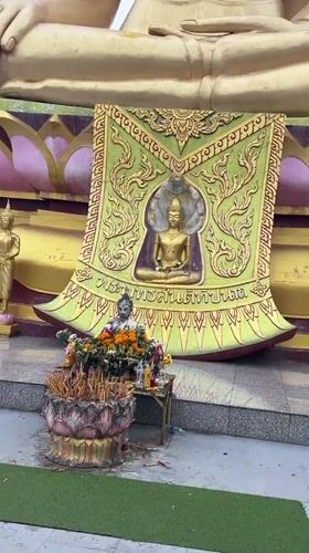 Morning visit to a golden Buddha temple in Ko Samui
