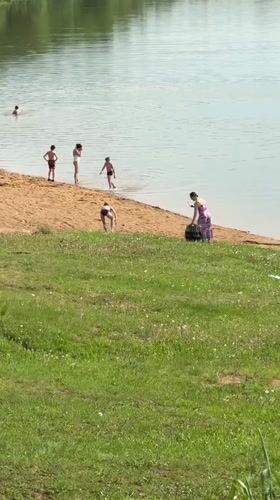 Beachgoers enjoy sunny day at Novosinkovo lake