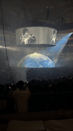 Concert with globe stage performed in Inglewood early morning