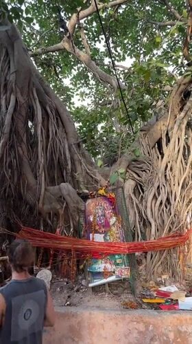 Daily life unfolds in Varanasi: yoga classes and sacred spaces
