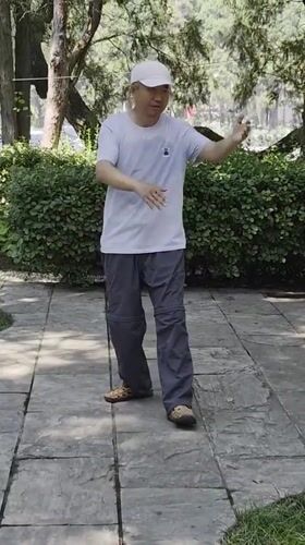 Tai chi, street sweeping, and live seafood in Qinhuangdao