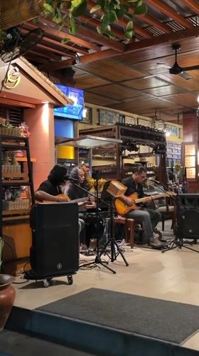 Live music and Kuta nightlife around a Balinese restaurant strip