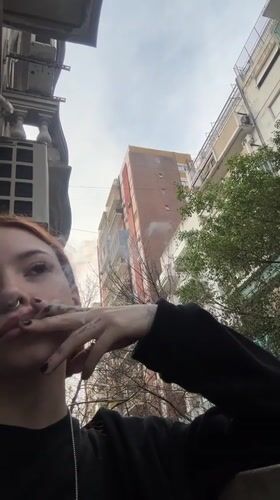 Person smoking on Buenos Aires balcony captured by witness