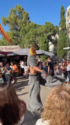 Medieval festival draws crowds in Burjassot, Spain