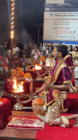Hindu fire ceremony draws crowds at Nepal's Phewa Lake