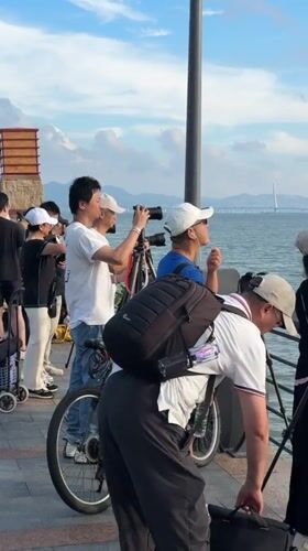 Photographers gather at Nanshan waterfront to capture cityscape views