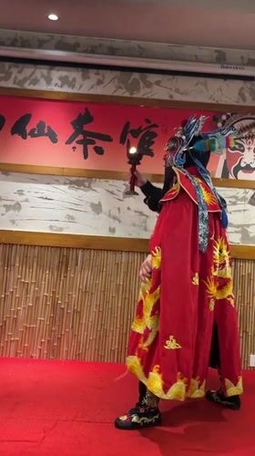 Traditional performances and street life in Chongqing's historic Yuzhong District