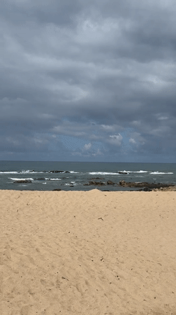 Cloudy morning at Vila Nova de Gaia beach captured