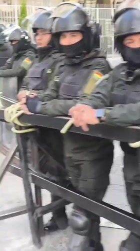 Police deploy barricades as crowds gather in La Paz
