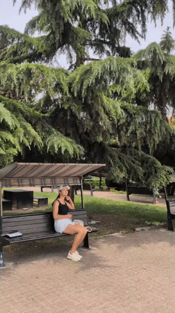 Midmorning in Constanța: monuments, street life, and park benches