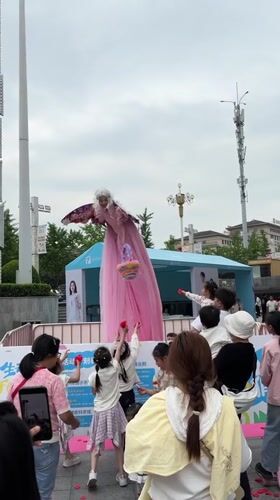 Stilt fairy performer entertains children at Jiangjin plaza event