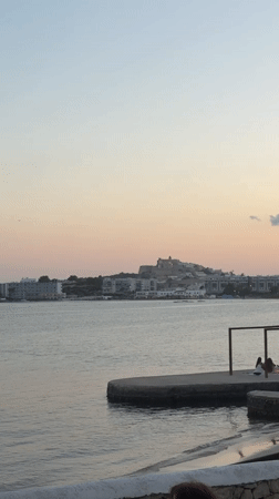 Sunset dining and live violin at an Eivissa waterfront restaurant
