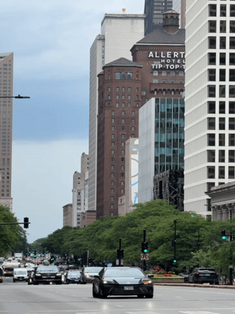 Afternoon walkthrough of downtown Chicago's streets and landmarks