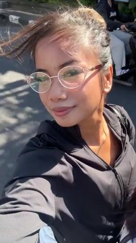 Woman documents morning selfie tour through Denpasar streets