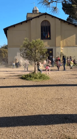 Families gather across Rome parks during sunny Saturday afternoon