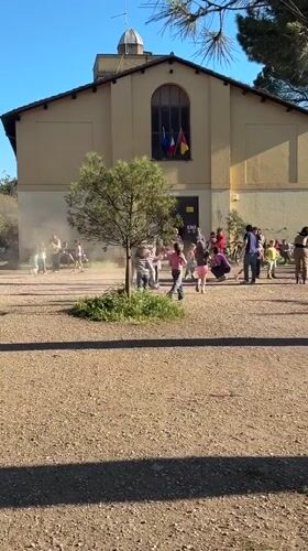 Families gather across Rome parks during sunny Saturday afternoon