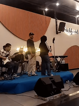 Live band performs at busy Stekko.id restaurant in Lhokseumawe
