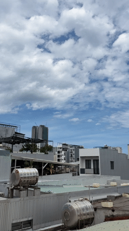 Rooftops, streets, and balcony greenery in central Đà Nẵng