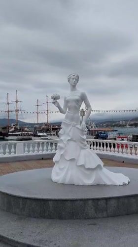 Wedding dress statue observed in Gelendzhik harbor