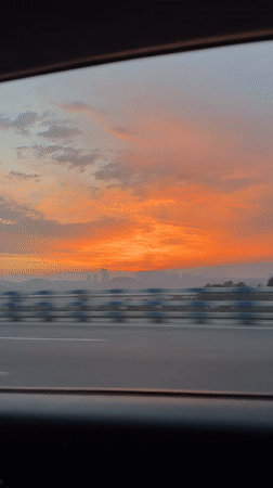 Motorist captures vivid sunset through car window in Nan'an District