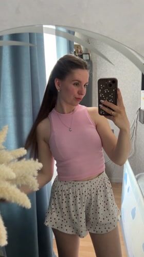 Woman documents daily routine in Klin, Russia over one hour