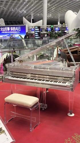Airport displays and installations documented at Shenzhen Bao'an terminal