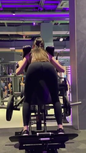 Routine gym workouts and street scenes captured in Kazan