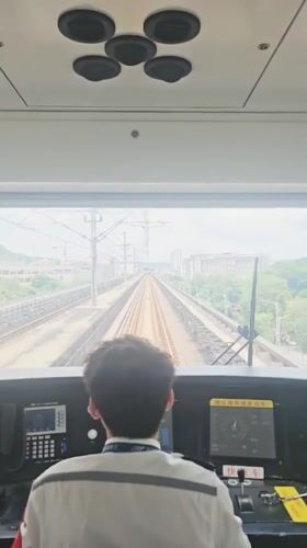 Train driver filmed operating elevated railway in Liangjiang, China