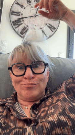 Woman documents morning routine through selfies in Chambœuf home