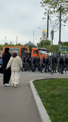 Spring day observations in central Moscow show security presence