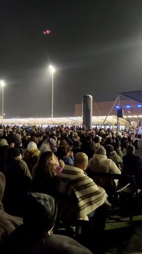 Santiago evening captures concert crowd and traditional wooden cart