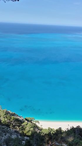 Coastal scene captured from vantage point in Apollonioi, Greece