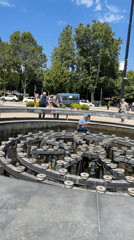 Dry Bridge Market: fountain maintenance and a vintage car
